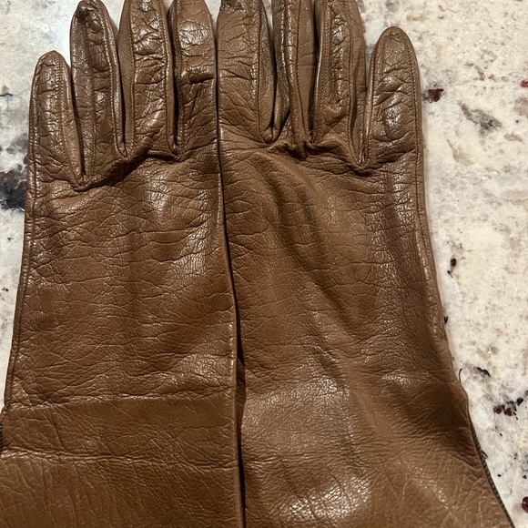 Luxury Leather Gloves - Picture 4 of 7